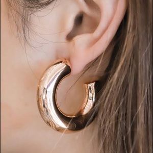 Chunky  medium gold tone hoop earrings NEW